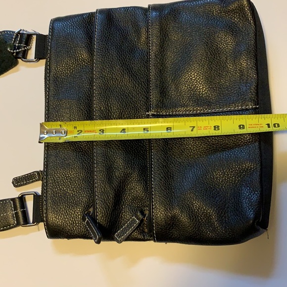 Roots Canada “Venetian Village” Leather Crossbody Bag with Multiple Pockets - Picture 7 of 8